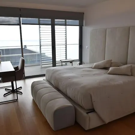 3-bedroom With Ocean View And Parking Apartment *