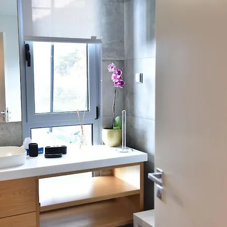3-bedroom With Ocean View And Parking Apartment *