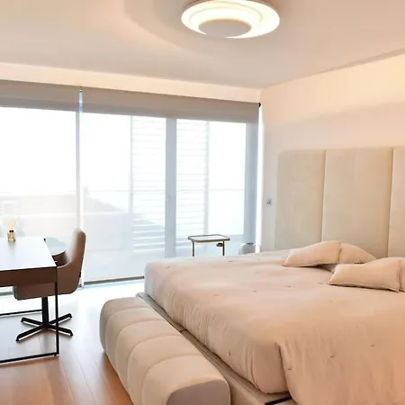 Apartment 3-bedroom With Ocean View And Parking