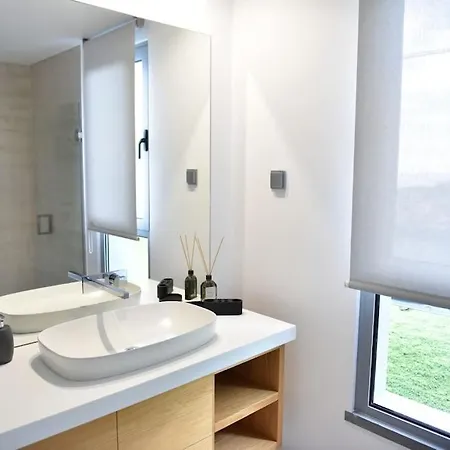 3-bedroom With Ocean View And Parking Apartment *