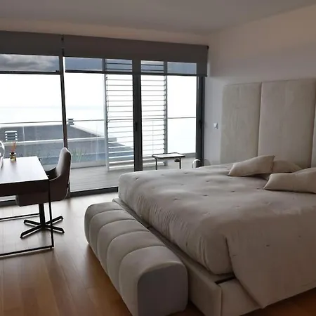 Apartment 3-bedroom With Ocean View And Parking *