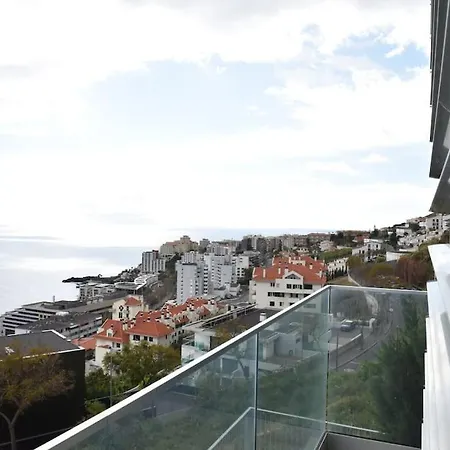 Apartment 3-bedroom With Ocean View And Parking *
